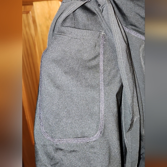 Athletic shorts, with pockets. - Picture 4 of 4